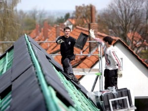 Auch wenn Hausbesitzer eine Dachsanierung planen, kommen sie an der neuen Energieeinsparverordnung (EnEV 2014) nicht vorbei. Sie gibt den gesetzlichen Rahmen für energetische Sanierungen vor Foto: Dachziegelwerke Nelskamp GmbH