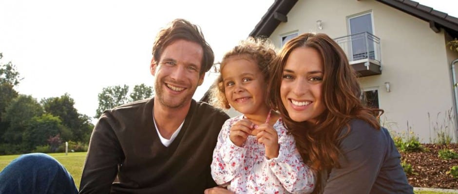 Die richtige Größe und die Bauqualität sind die entscheidenden Kriterien für die Zufriedenheit von Bauherrenfamilien mit dem eigenen Haus. Foto: djd/Fingerhaus