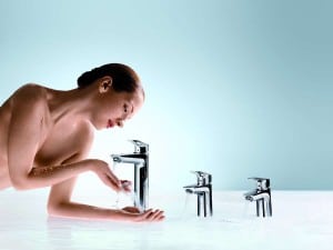 Verschiedene Höhen- und Griff-Varianten für jede Waschplatzsituation hält die neue Armaturenlinie bereit. Foto: Hansgrohe SE/akz-o