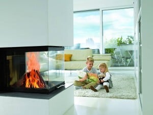Feuer im Kamin – ein Klassiker in Sachen Gemütlichkeit und Behaglichkeit. Auch in Altbauten kann ein Kaminofen nachgerüstet werden Foto: Schiedel GmbH & Co. KG – www.Schiedel.de