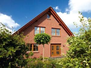 Fenster und Türen mit Holzoptik. Foto: VFF/Rodenberg/RENOLIT