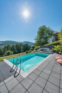 Mit zusätzlichen Extras wie etwa Massageanlagen wird der Pool zur privaten Wellness-Oase. Foto: djd/Bundesverband Schwimmbad & Wellness e.V.