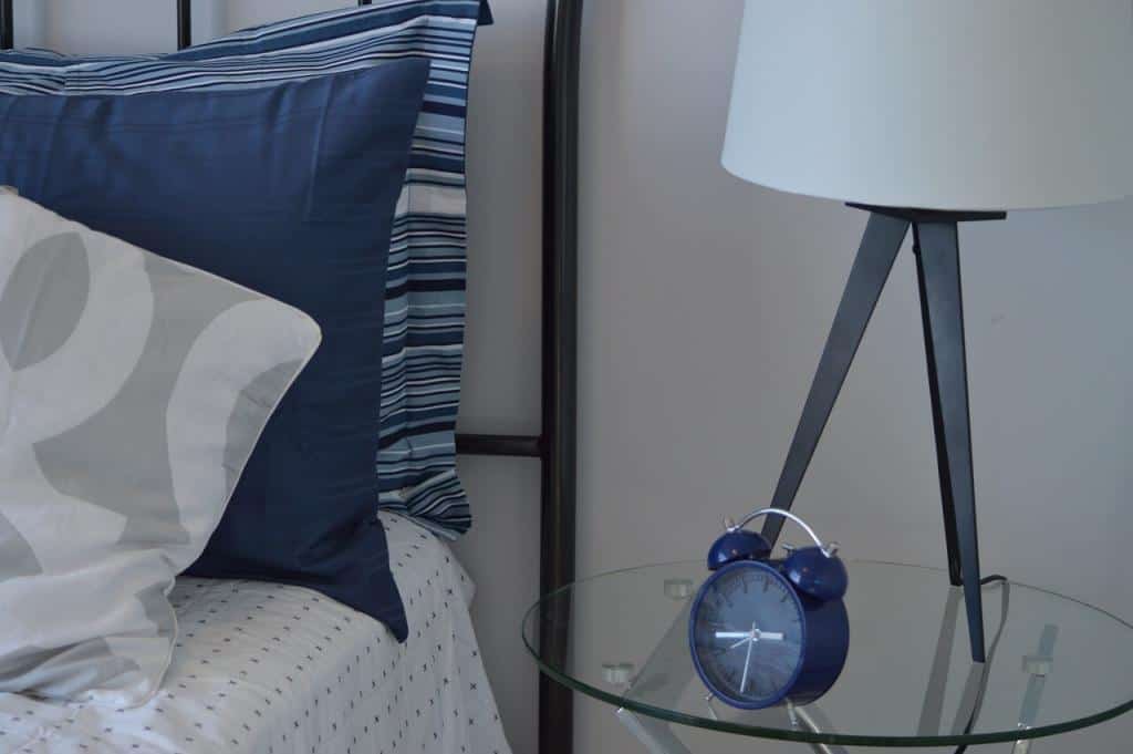 Nachttischlampe im Schlafzimmer