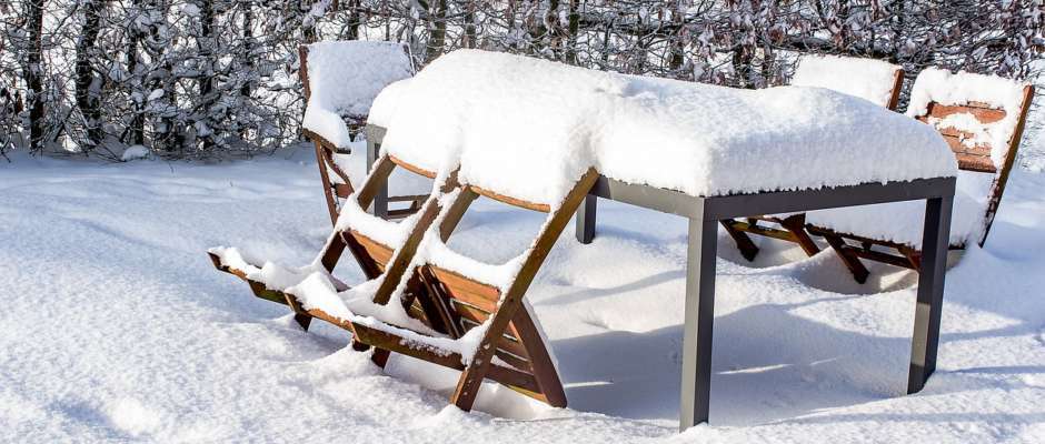 Gartenmöbel im Winter