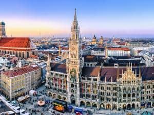 Aktuell entspannt sich der Immobilienmarkt in München, so dass viele potenzielle Immobilienerwerber vor der Entscheidung stehen: Bestandsimmobilie oder Neubau
