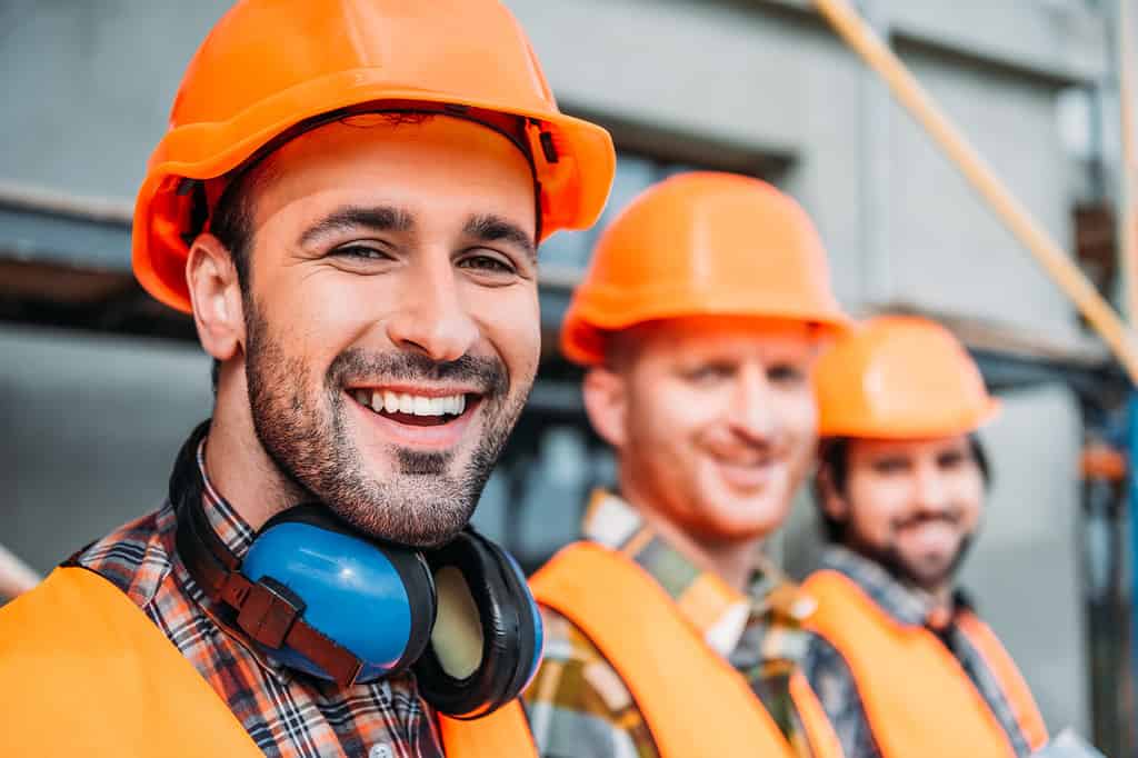 Baustelle - Männen mit schutzausrüstung
