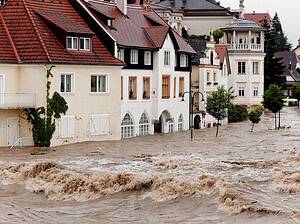 Hochwasser in einem Wohngebiet